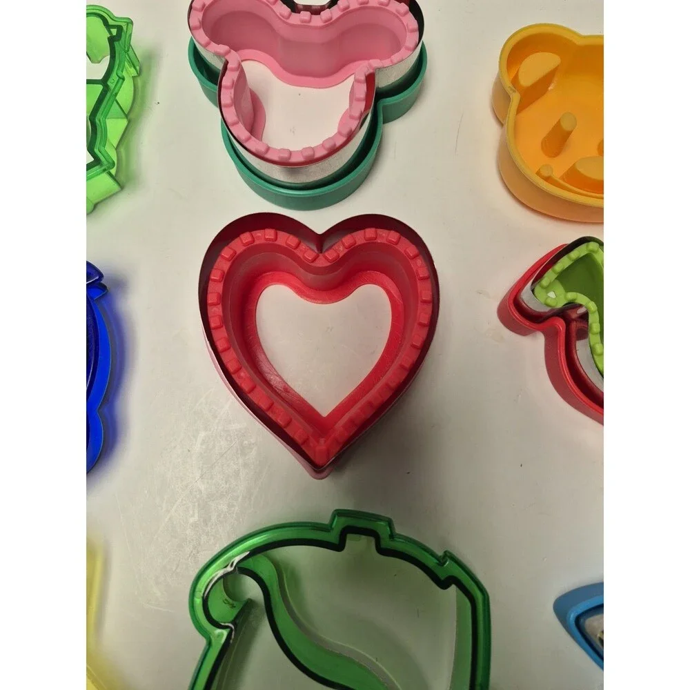 Plastic & Metal Sandwich Cutters/Seal sandwich Kids Lunch